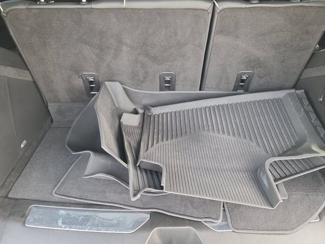 Used 2023 Cadillac Escalade Premium Luxury w/ Performance Package RWD image 9