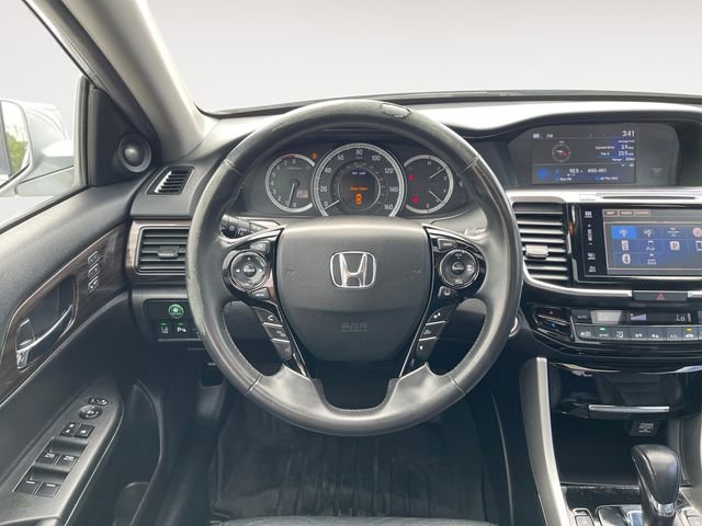 Used 2016 Honda Accord Touring image 12