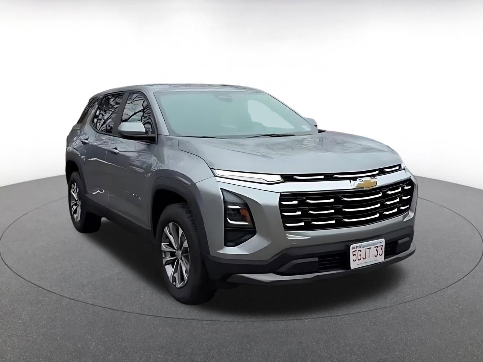 Used 2025 Chevrolet Equinox LT FWD image 3