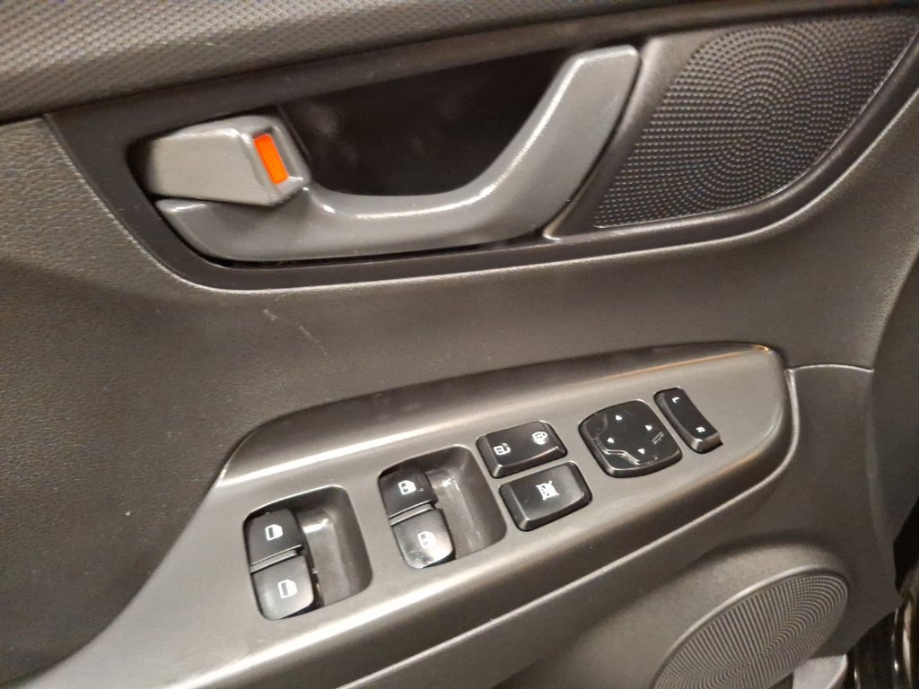 Used 2023 Hyundai Kona SEL AWD/4WD image 17