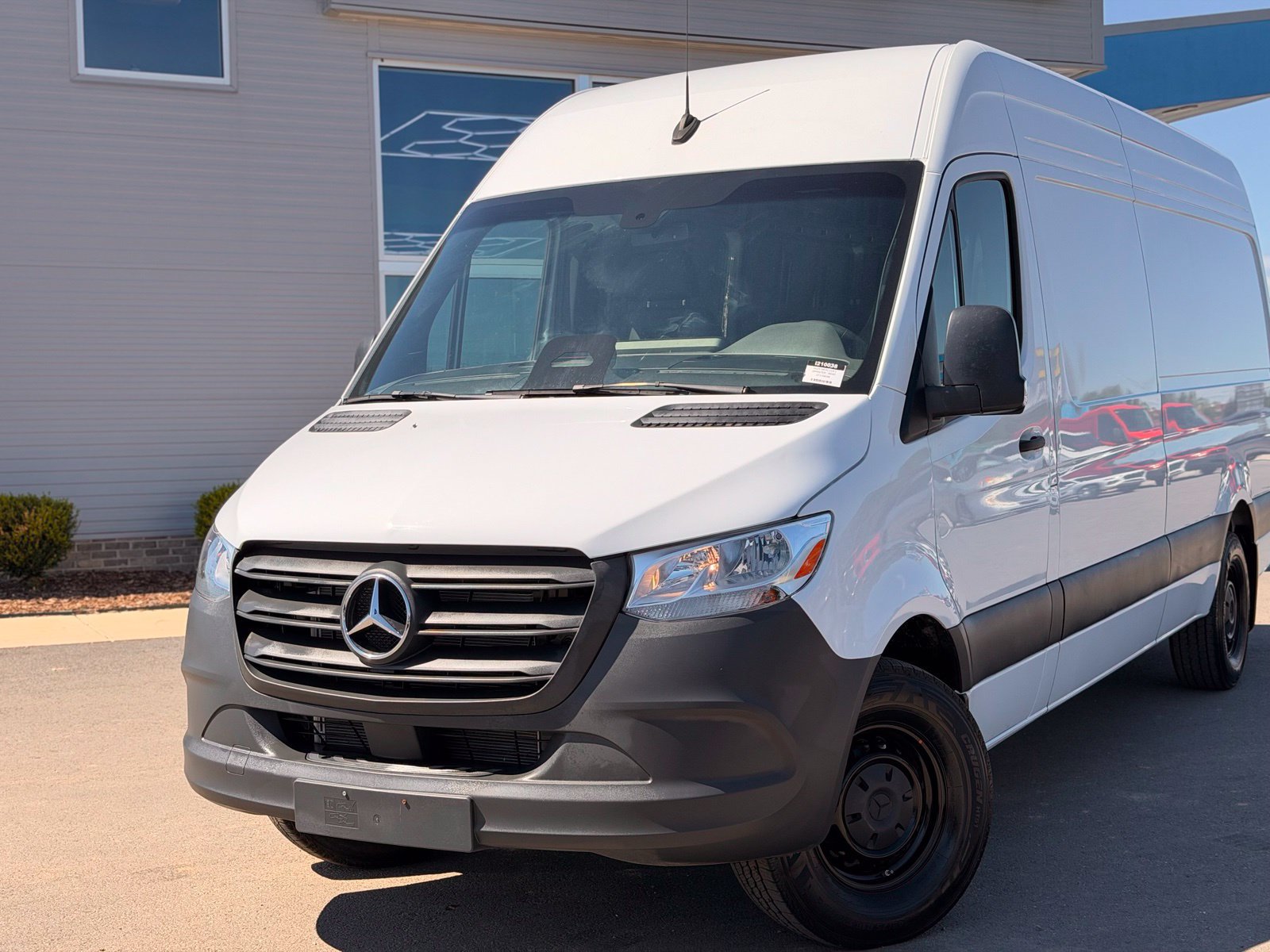 Used 2025 Mercedes-Benz Sprinter 2500 image 2