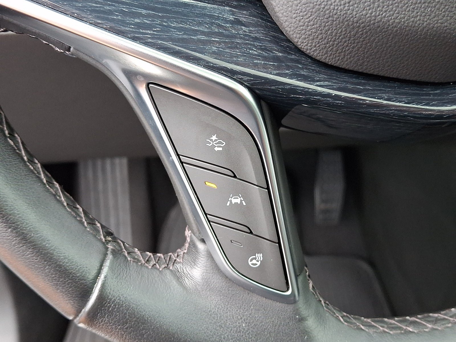 Certified 2024 Cadillac XT5 Premium Luxury w/ LPO, Floor Liner Package AWD/4WD image 29