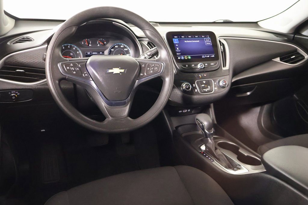 Used 2025 Chevrolet Malibu LS image 2