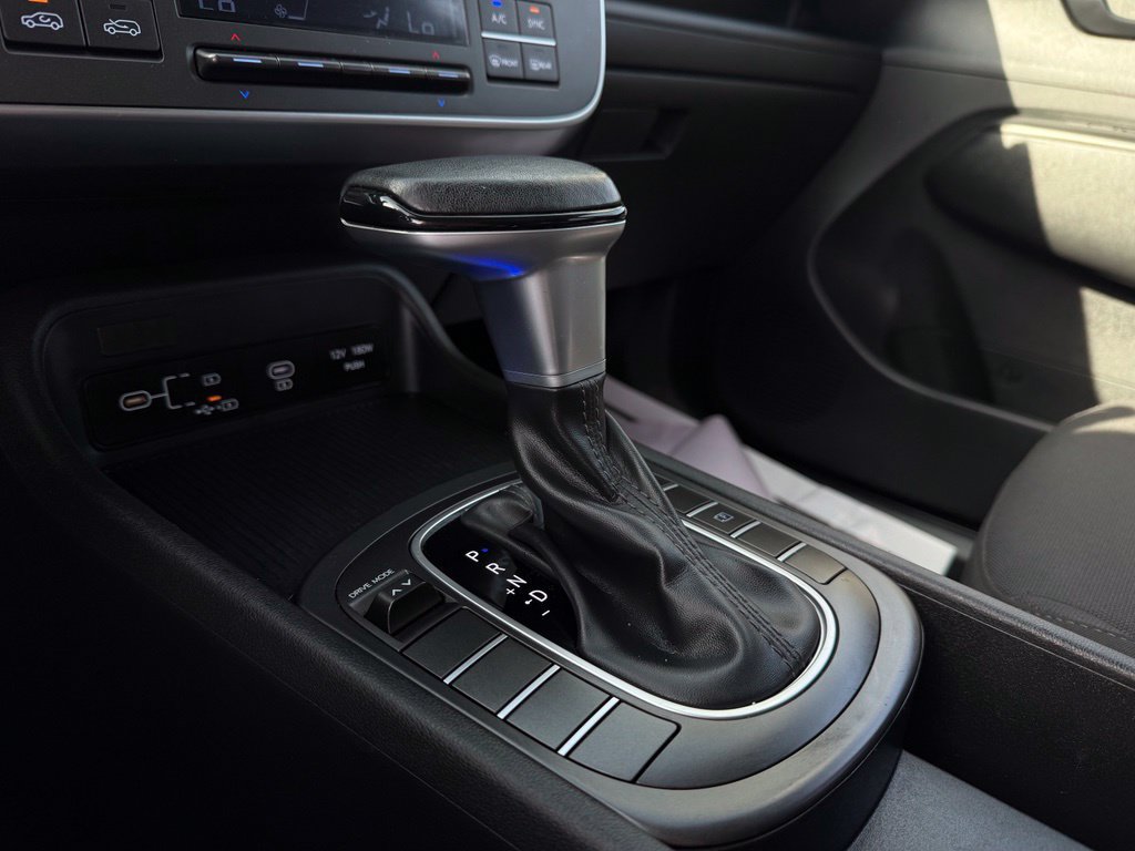 Certified 2025 Hyundai Kona SEL FWD image 19