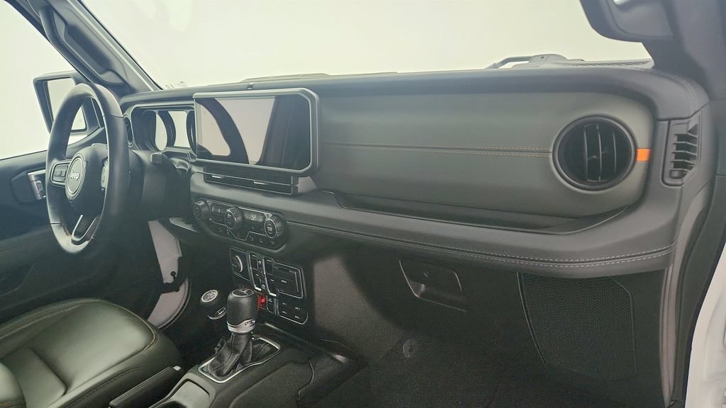 Used 2024 Jeep Gladiator Mojave AWD/4WD image 30