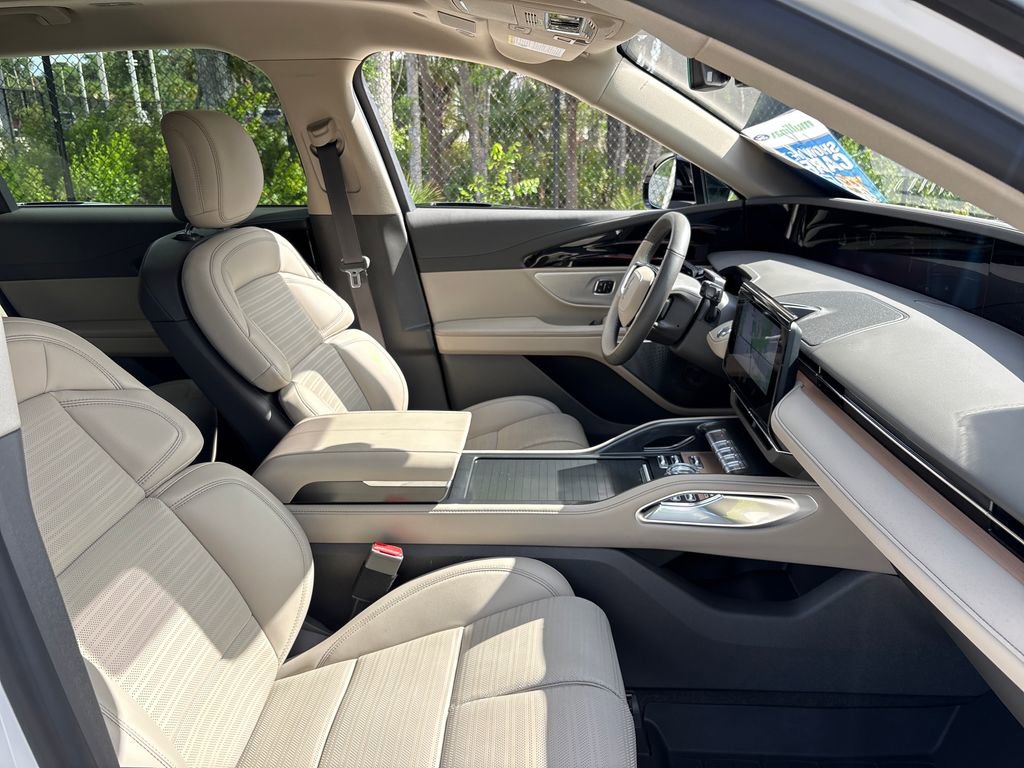 Used 2025 Lincoln Nautilus Reserve AWD/4WD image 30