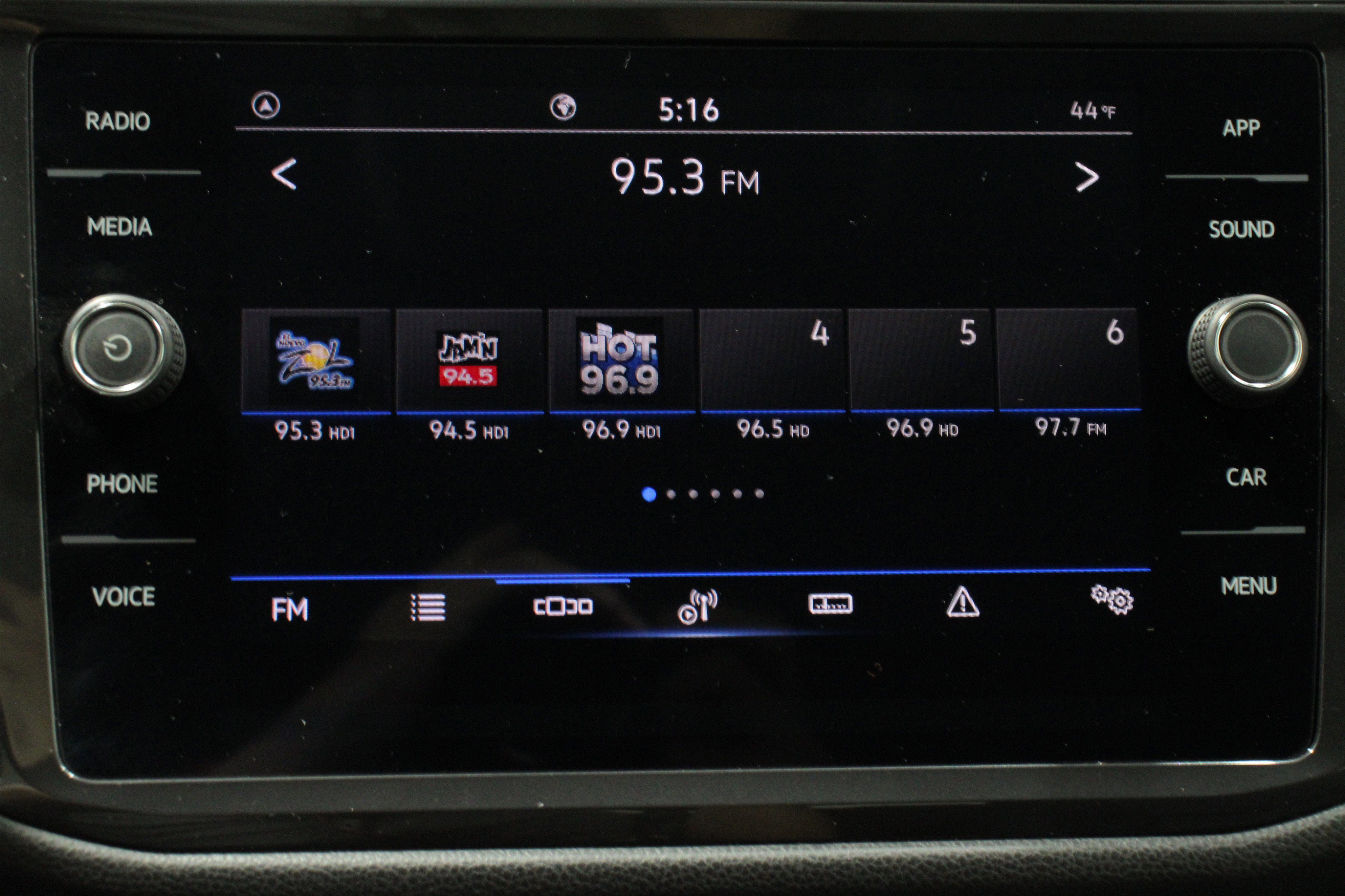 Used 2024 Volkswagen Tiguan SE image 14