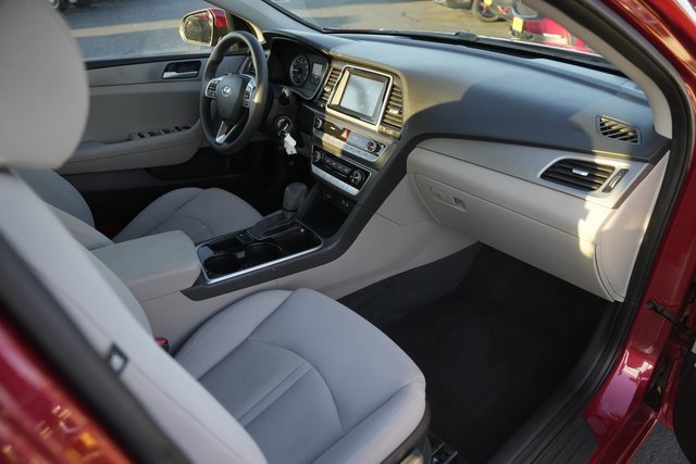 Used 2018 Hyundai Sonata SE image 17