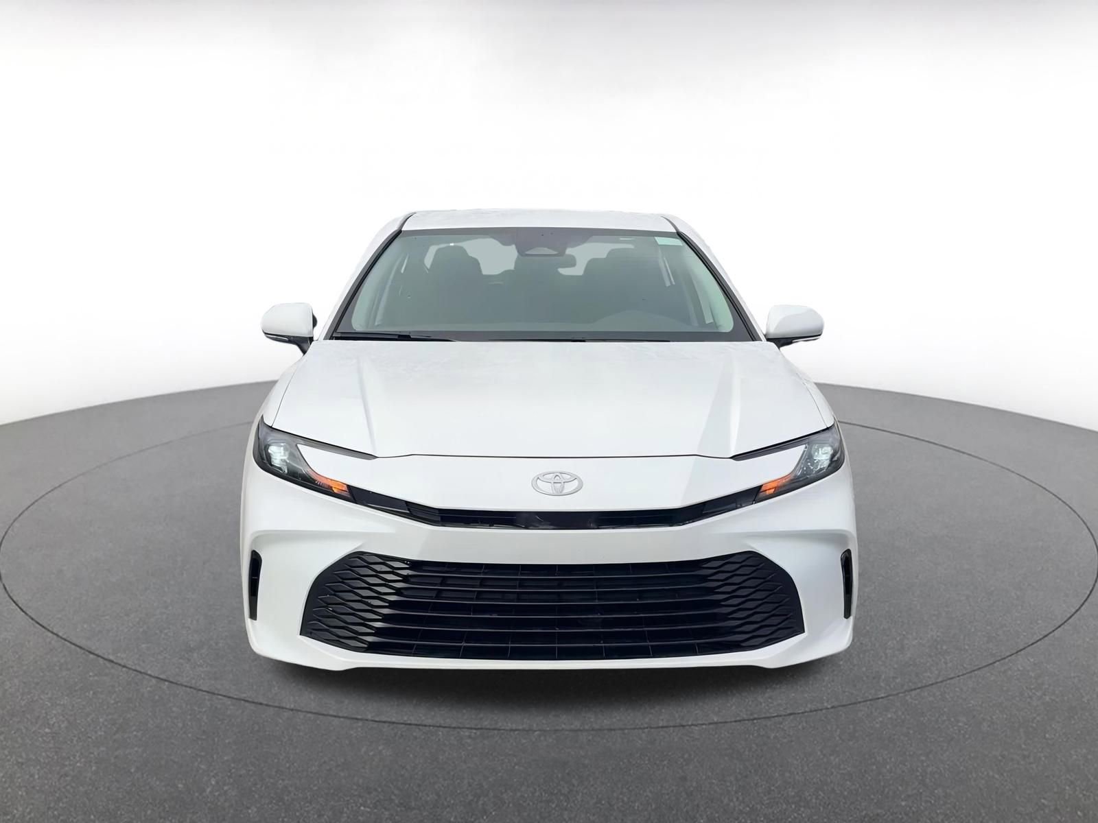 Used 2025 Toyota Camry LE image 4