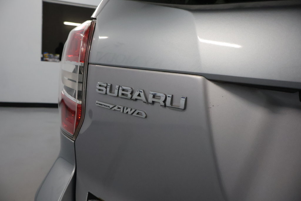 Used 2015 Subaru Forester 2.5i Touring AWD/4WD image 11