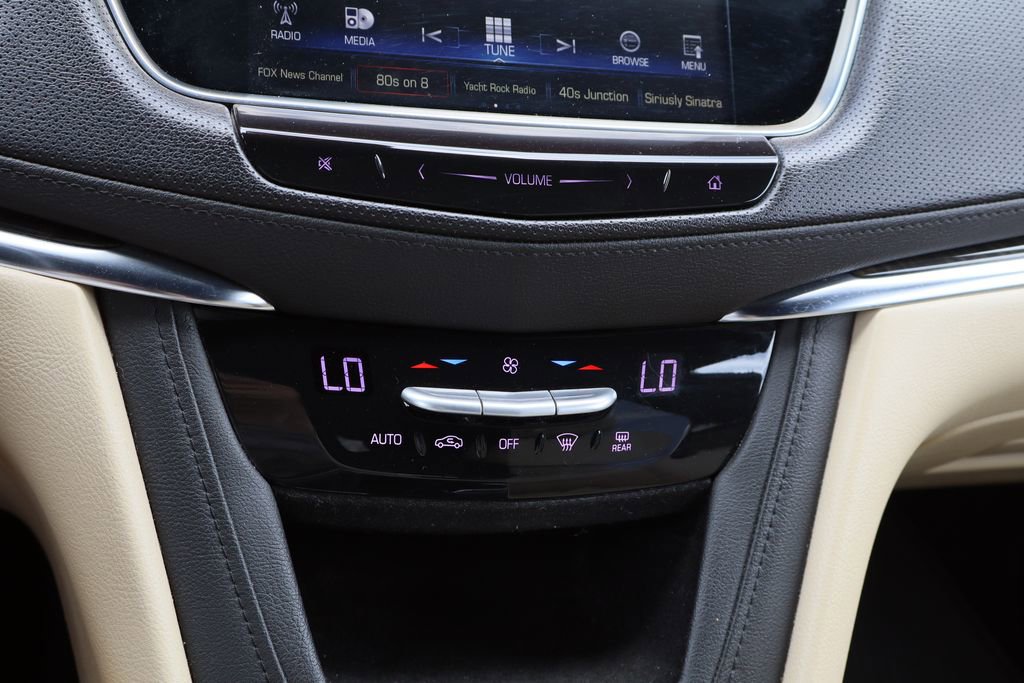Used 2018 Cadillac XT5 FWD image 17