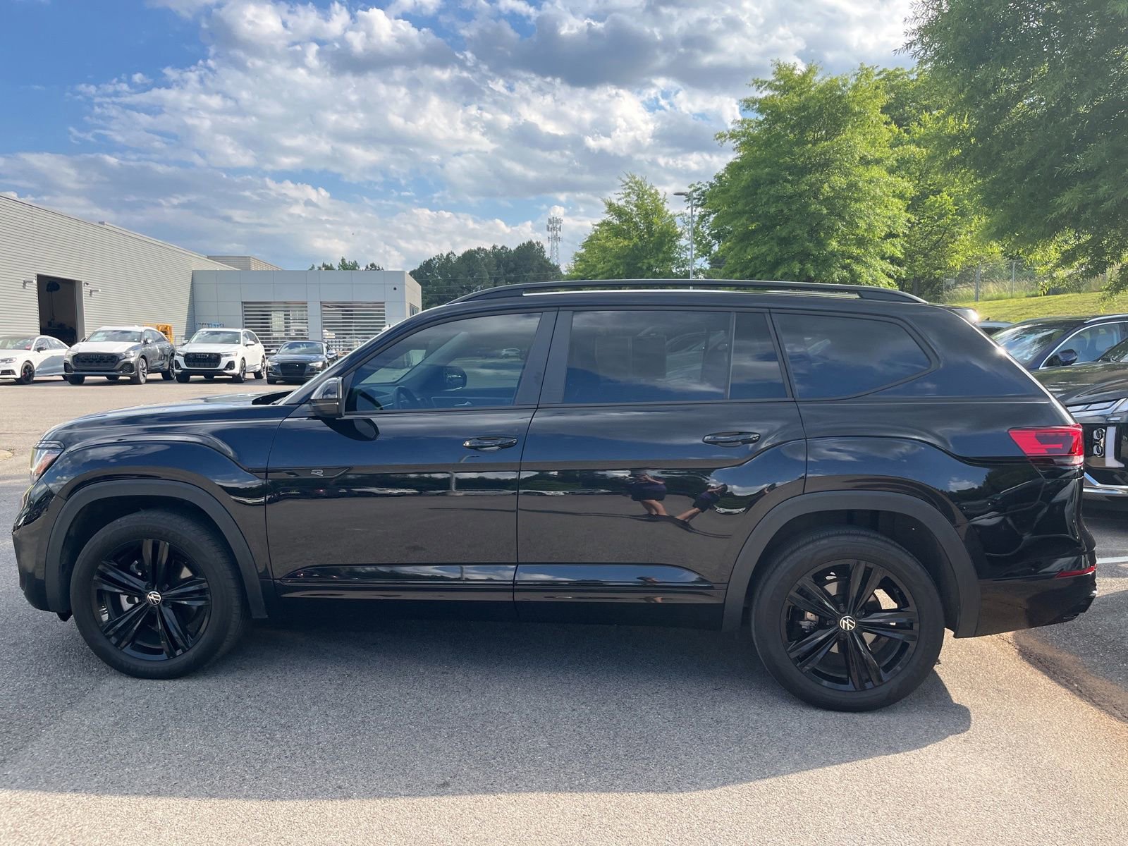 Used 2023 Volkswagen Atlas SEL R-Line AWD/4WD image 8