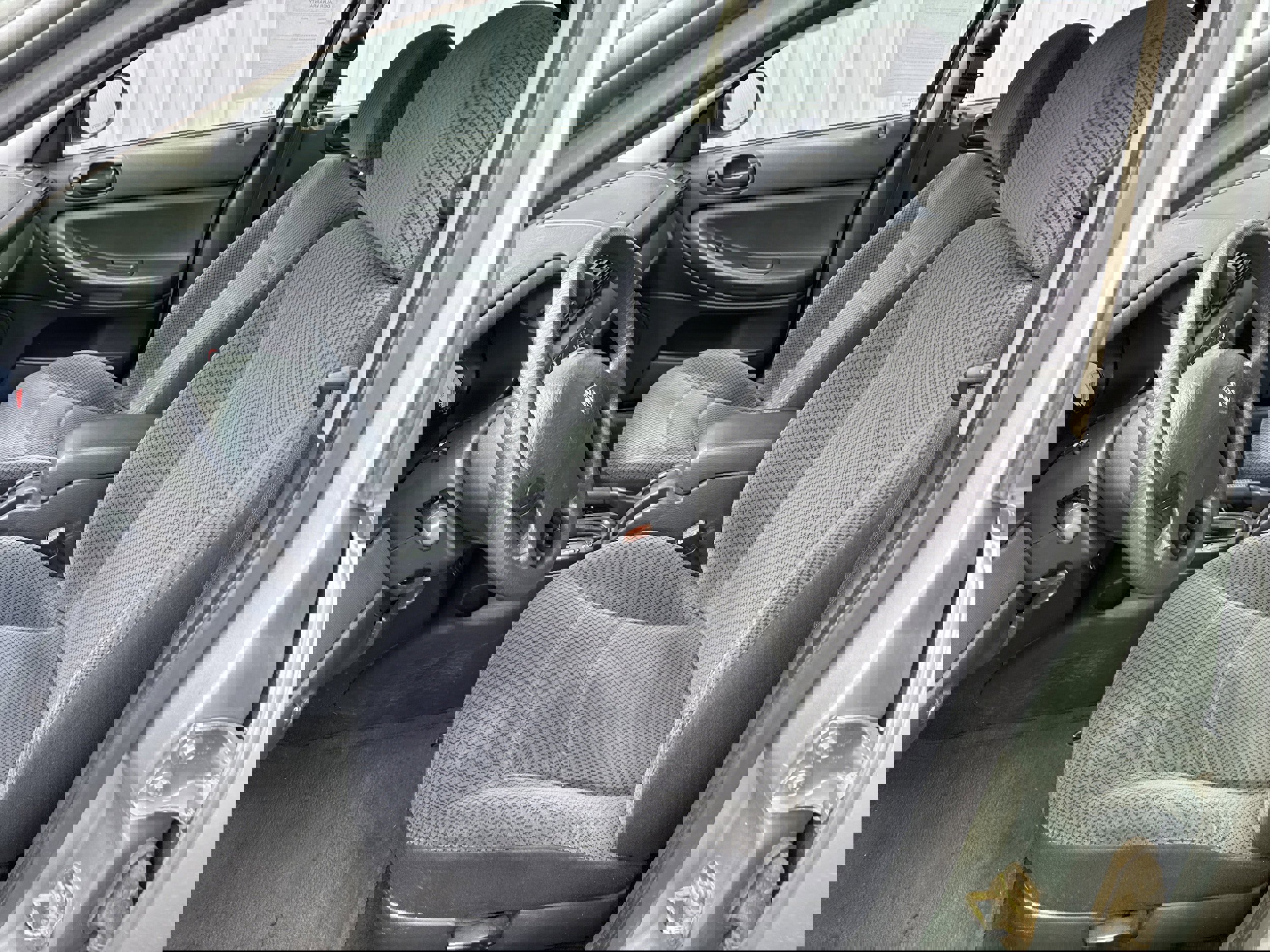 Used 2005 Dodge Stratus SXT image 2