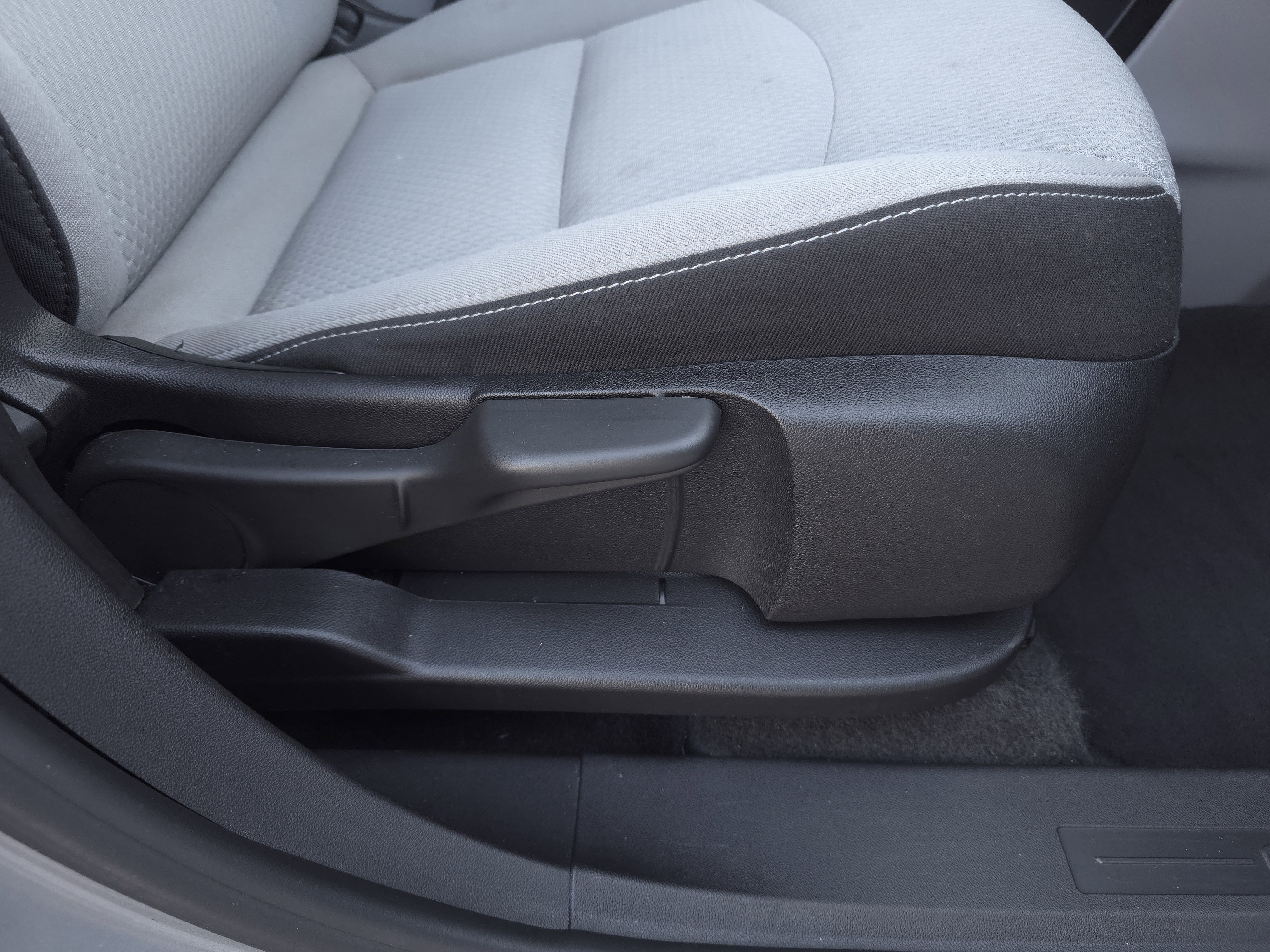 Used 2024 GMC Terrain SLE image 36