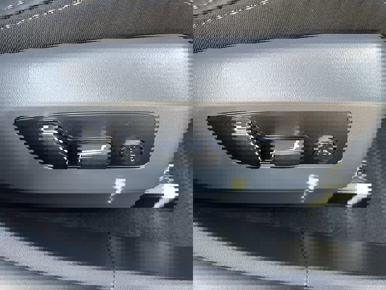 Used 2025 BMW i5 M60 w/ Premium Package image 38