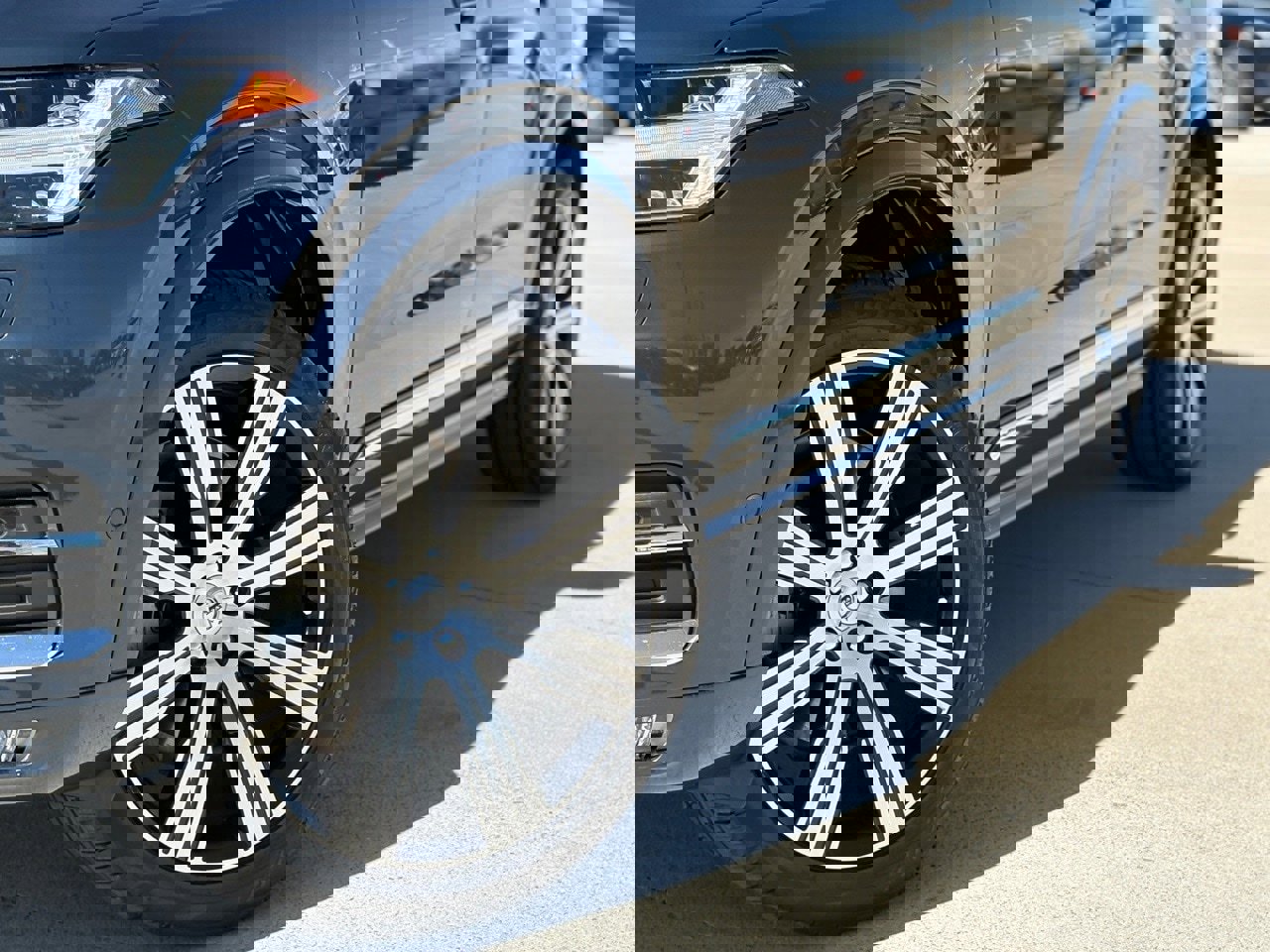 Certified 2024 Volvo XC90 B6 Plus w/ Protection Package Premier image 8