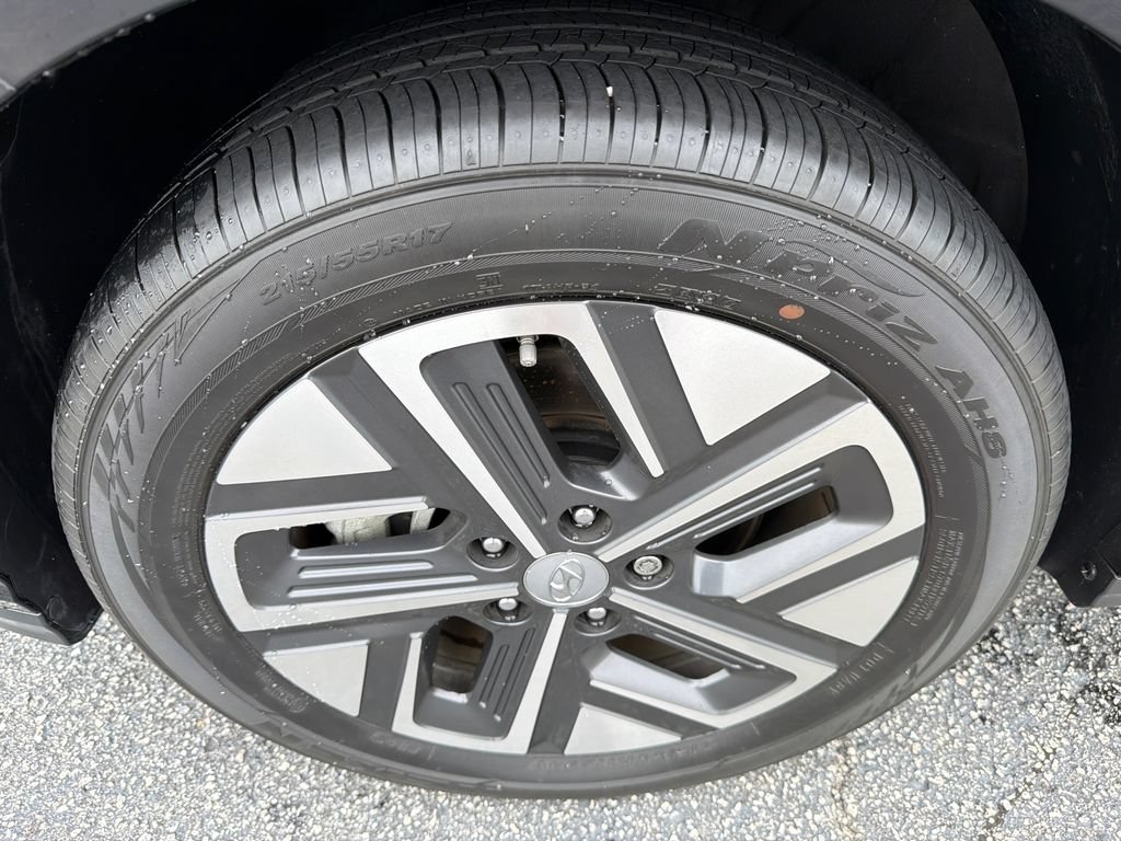 Used 2023 Hyundai Kona Limited FWD image 11