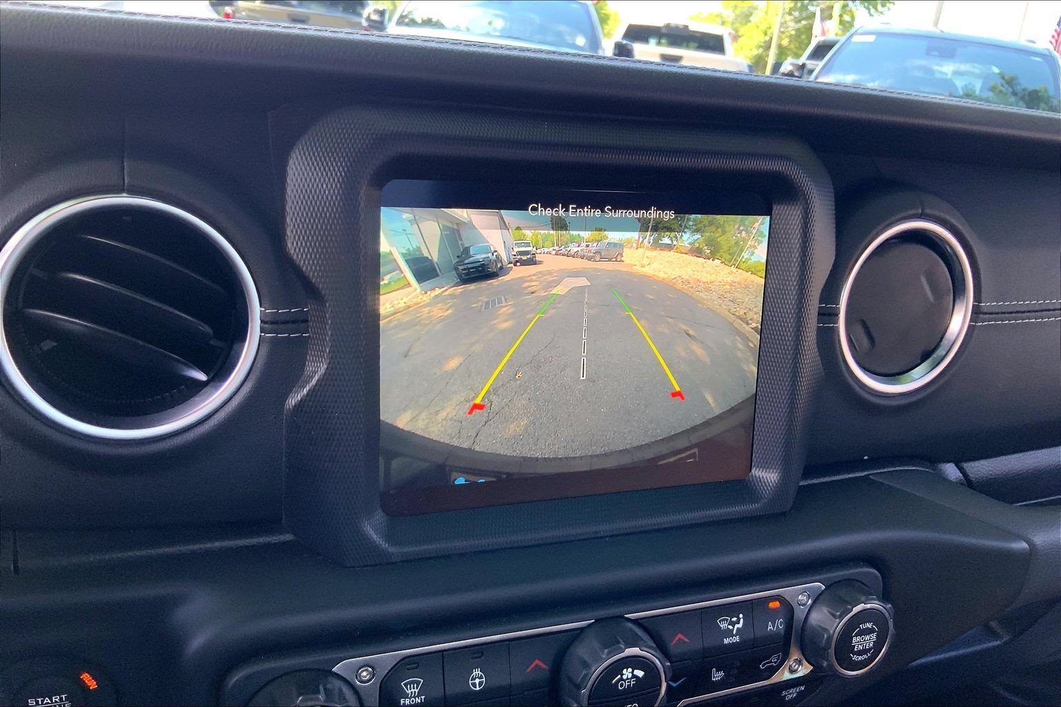 Used 2022 Jeep Wrangler Unlimited Sahara w/ Cold Weather Group AWD/4WD image 25