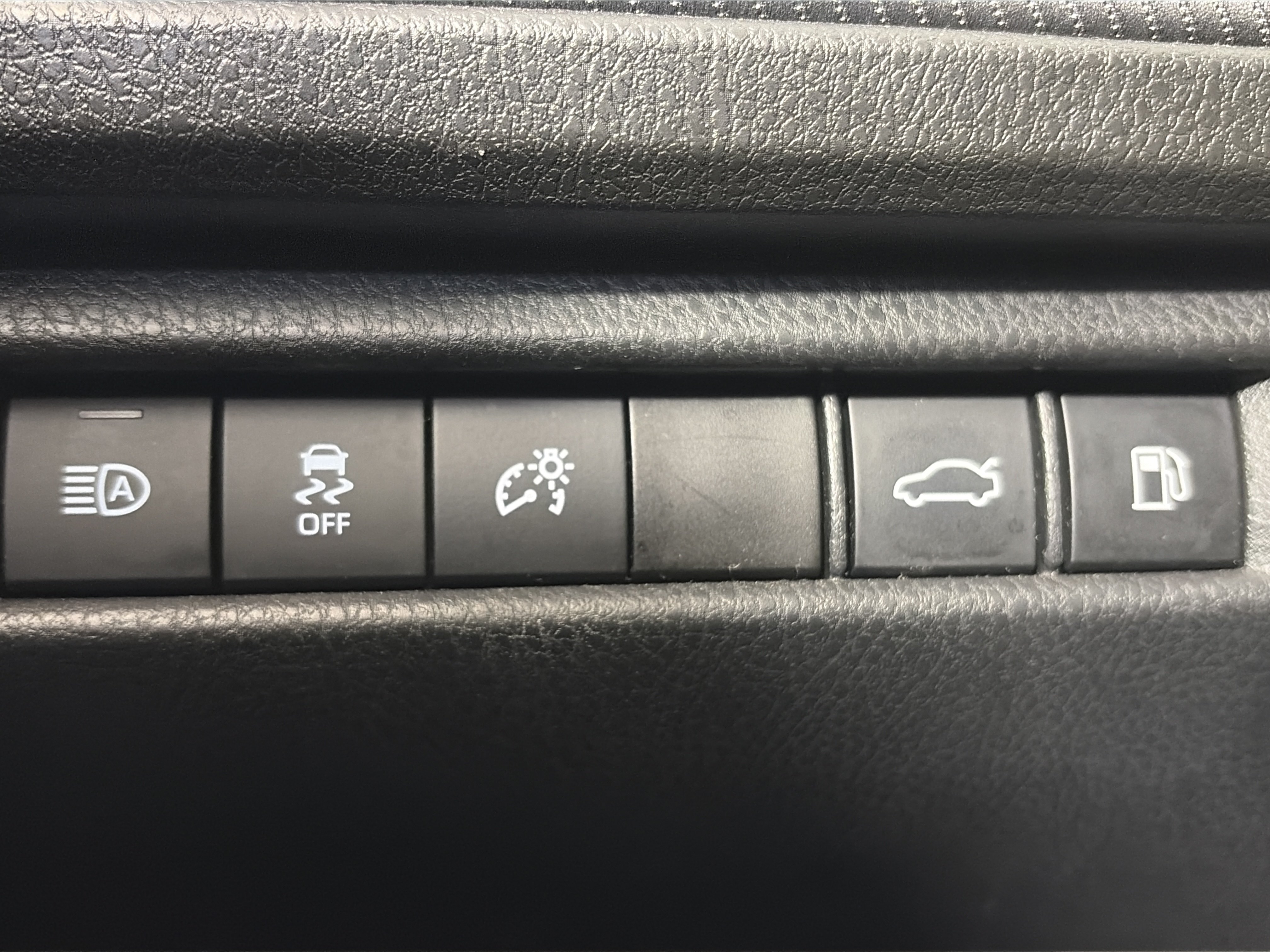 Used 2025 Toyota Camry SE FWD image 28