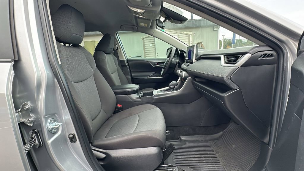 Used 2023 Toyota RAV4 XLE image 15