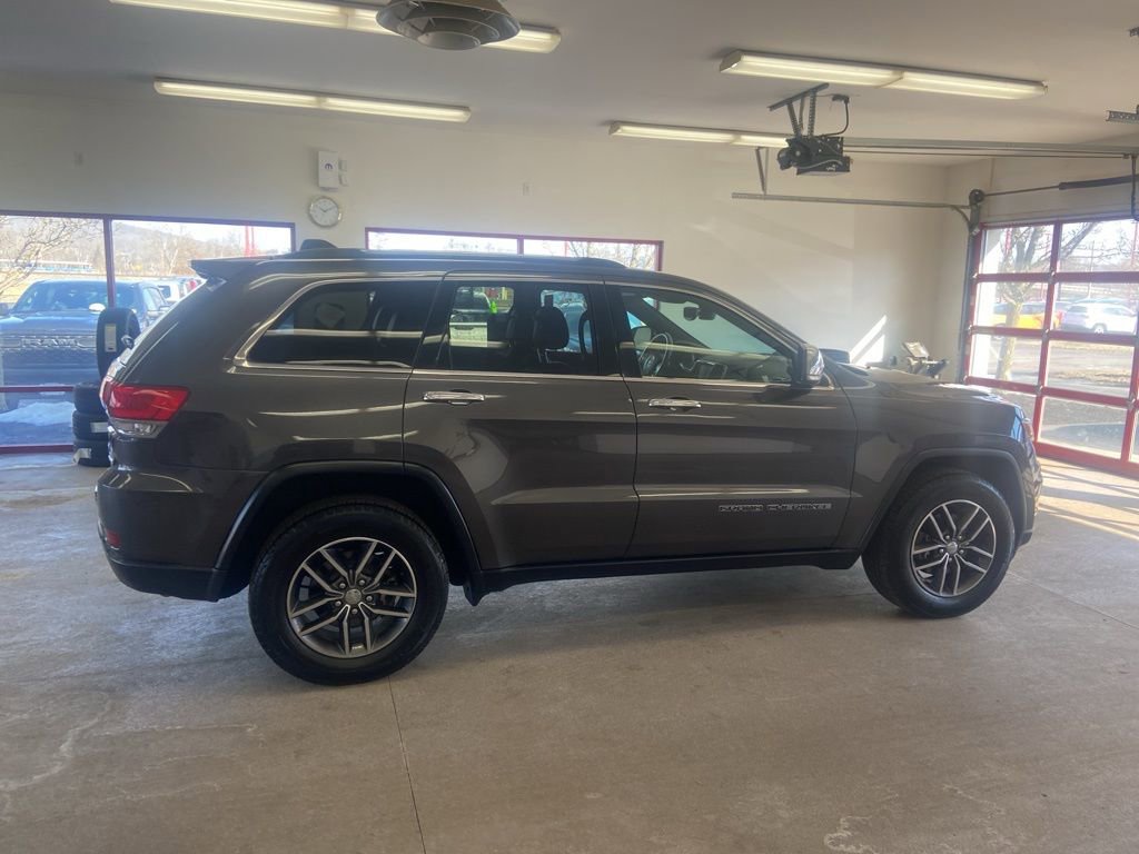 Used 2017 Jeep Grand Cherokee Limited image 21