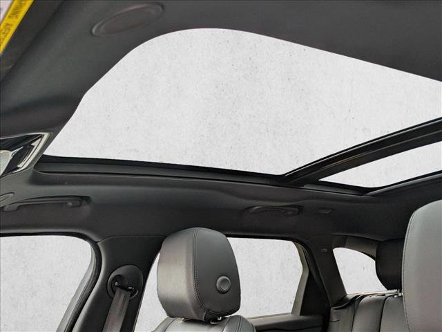 Used 2025 Land Rover Range Rover Velar Dynamic SE image 16