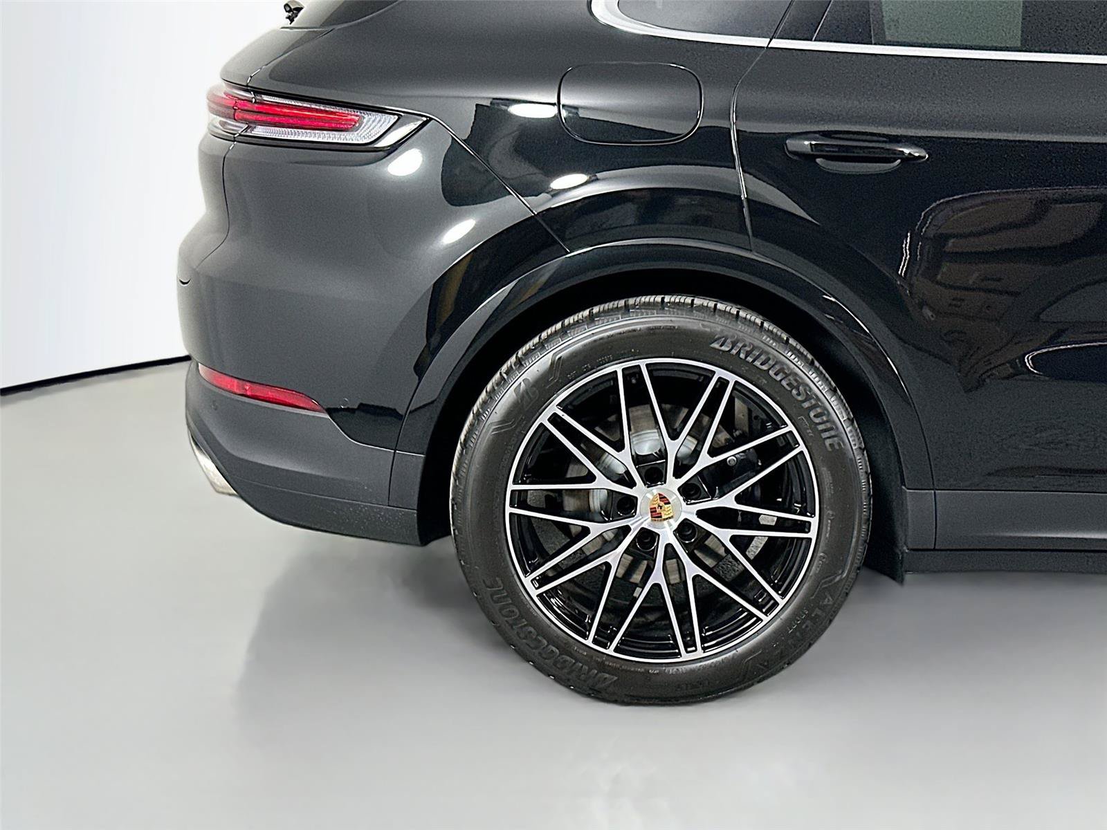 Certified 2025 Porsche Cayenne AWD/4WD image 13