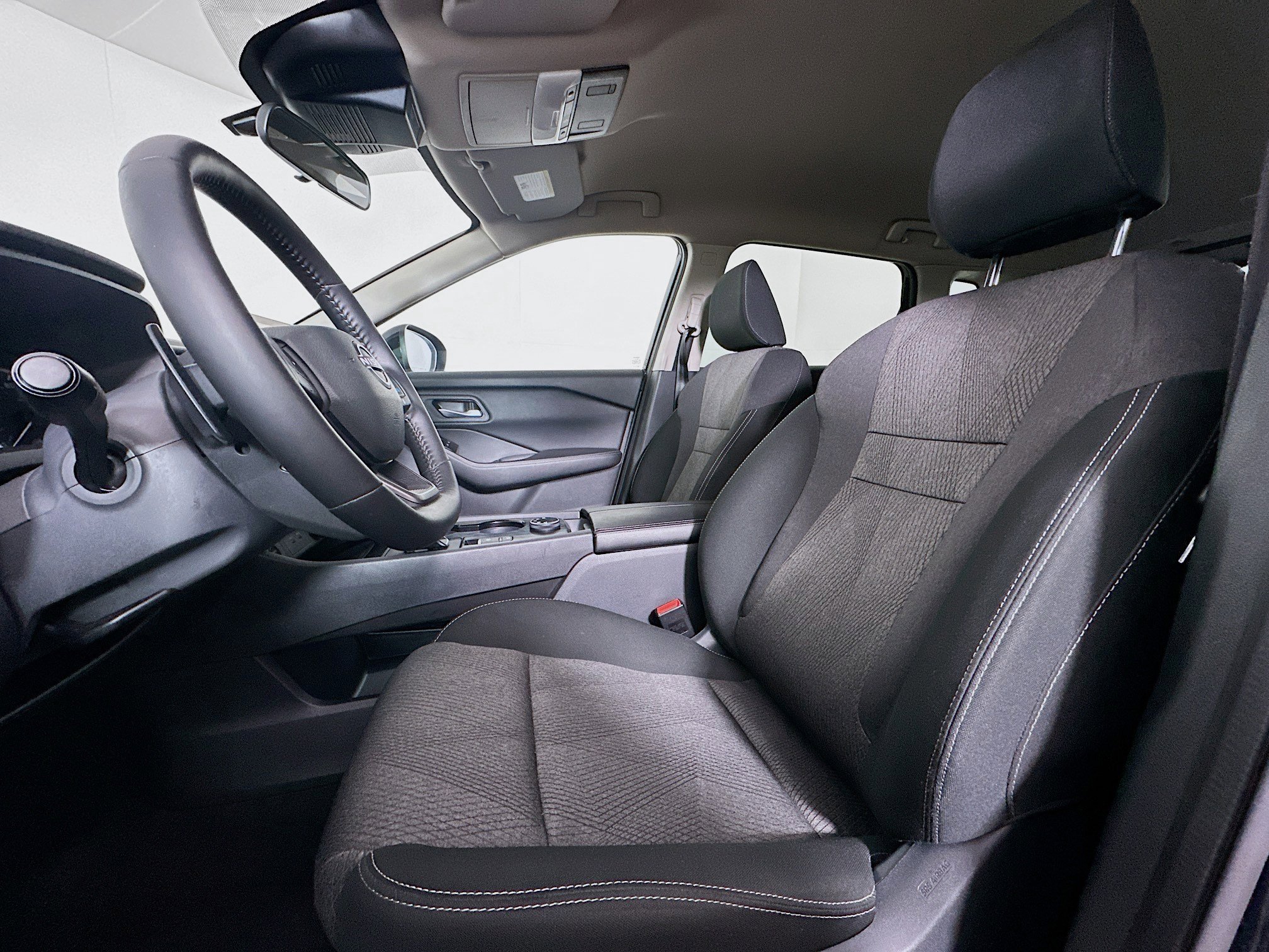 Used 2025 Nissan Rogue SV image 13