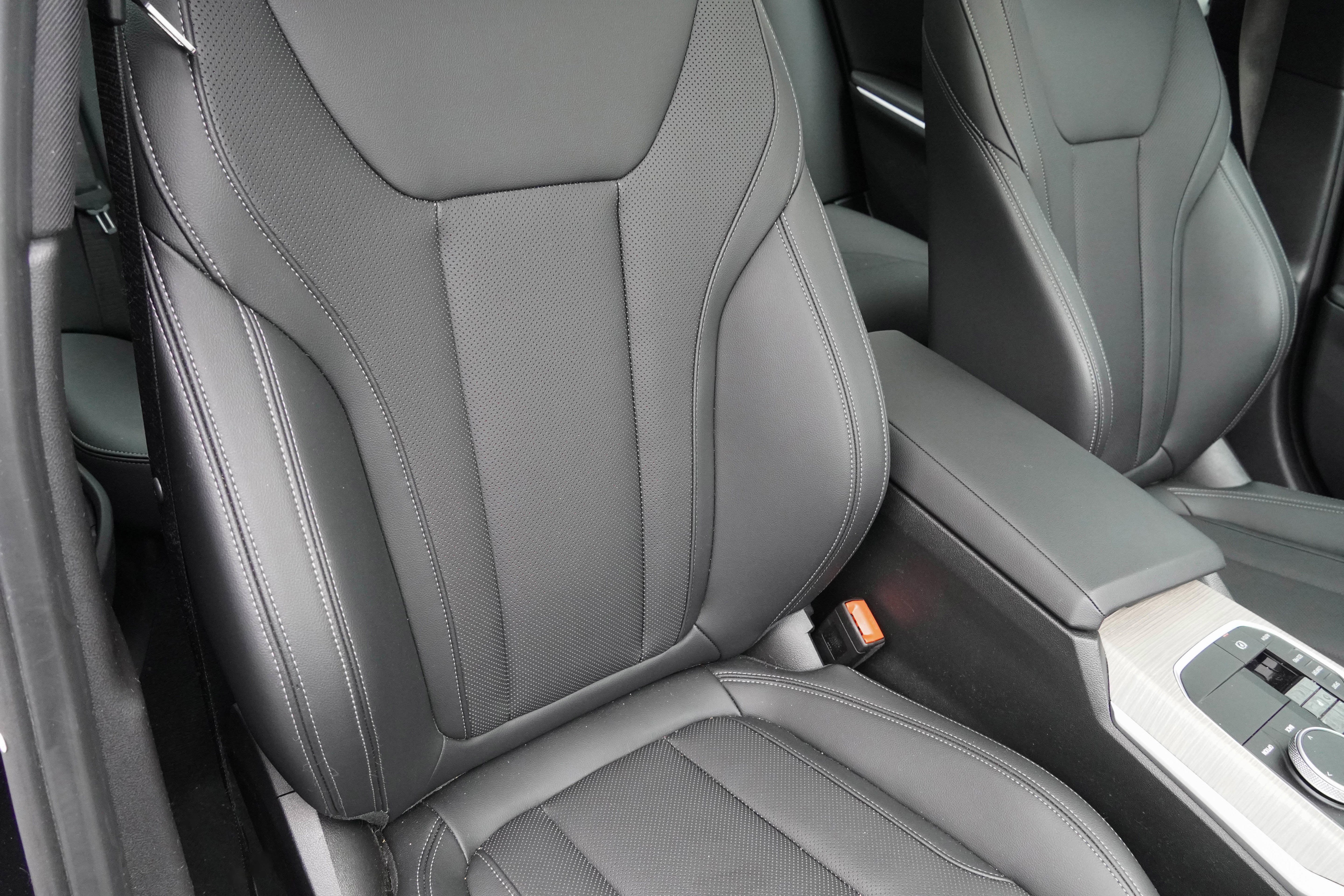 Certified 2025 BMW 330i Sedan RWD image 13