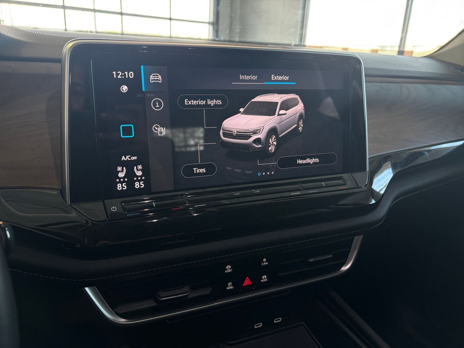 Used 2025 Volkswagen Atlas SE image 26