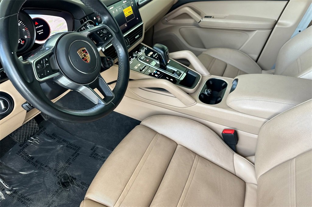 Used 2023 Porsche Cayenne Platinum Edition image 12