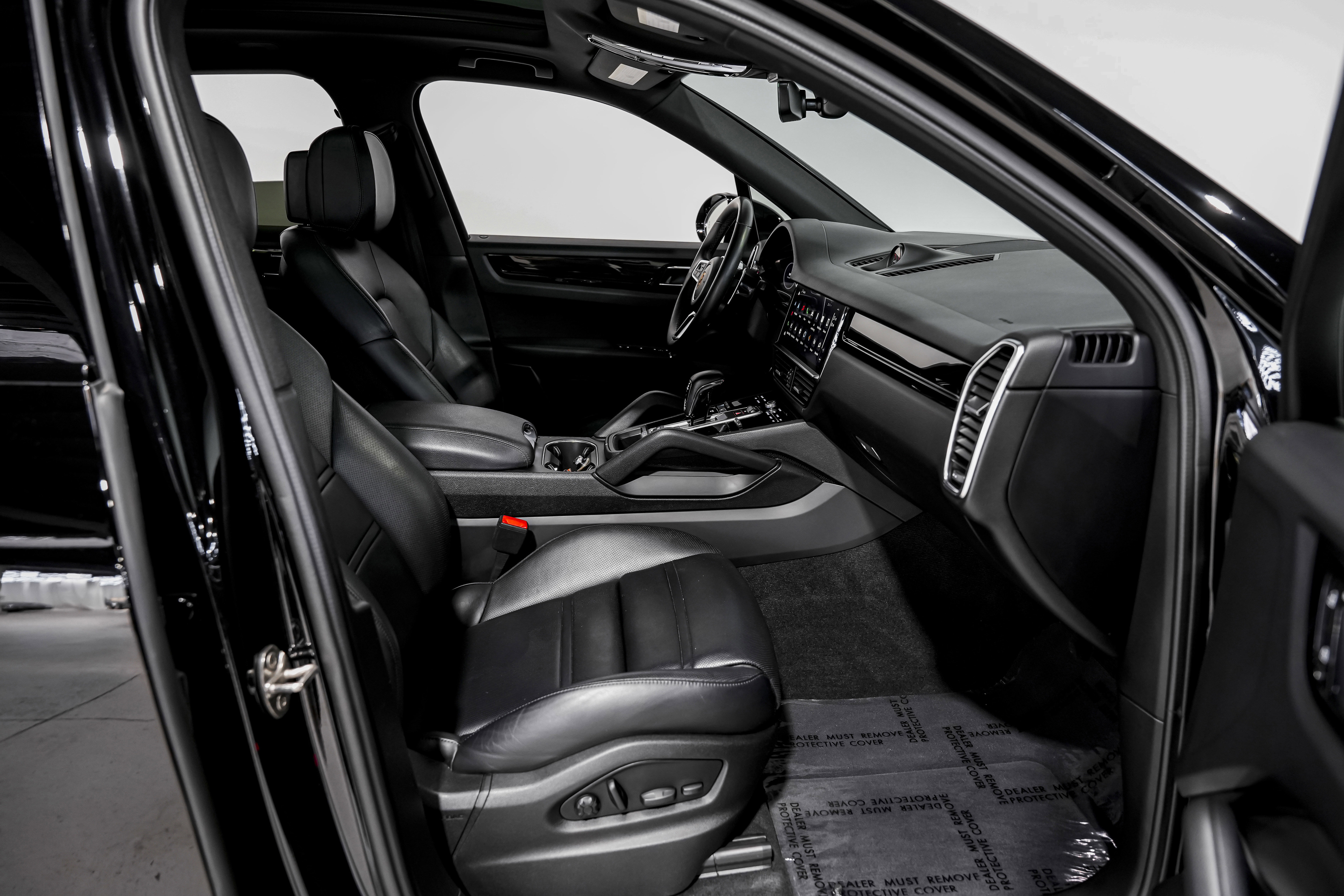 Used 2022 Porsche Cayenne S image 25