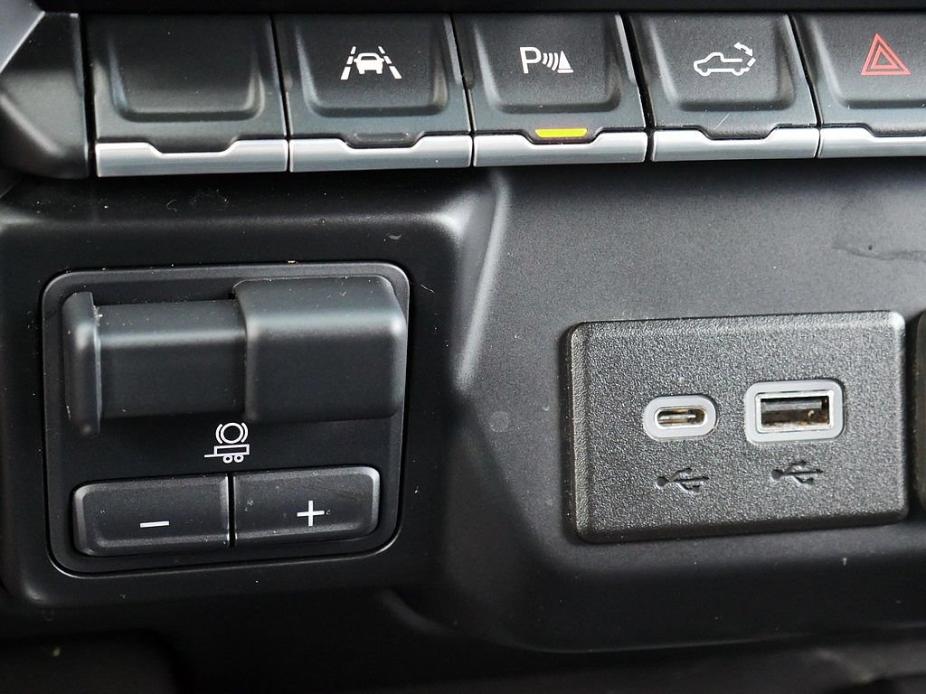 Used 2022 Chevrolet Silverado 1500 High Country w/ Technology Package AWD/4WD image 48