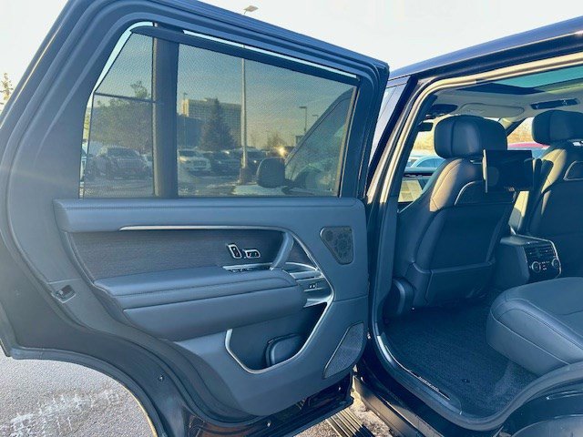 Used 2024 Land Rover Range Rover Long Wheelbase Autobiography image 9