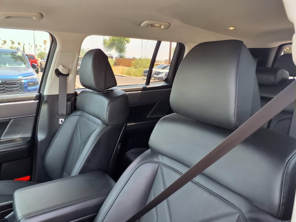 Used 2025 Hyundai Santa Fe SEL FWD image 26