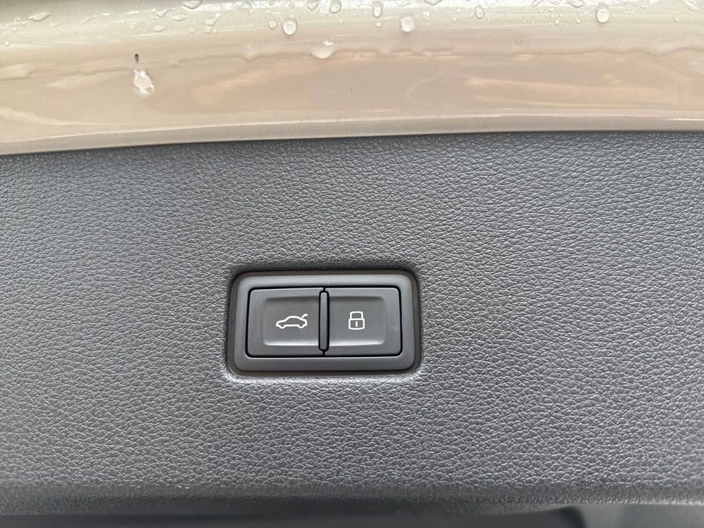 Used 2021 Audi Q8 Prestige AWD/4WD image 28
