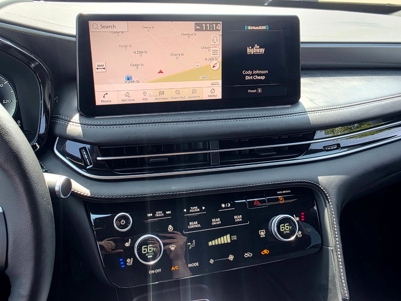 Used 2025 INFINITI QX60 Luxe w/ Black Edition image 4