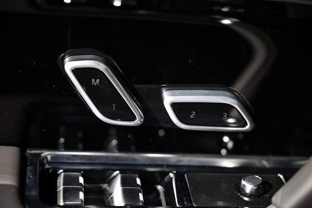 New 2025 Land Rover Range Rover Long Wheelbase SE image 21