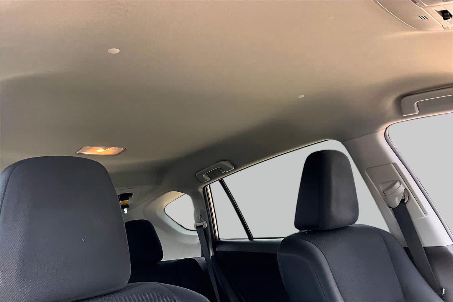 Used 2017 Toyota RAV4 LE FWD image 14
