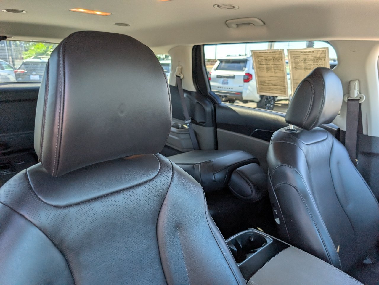 Used 2026 Kia Carnival LXS FWD image 3
