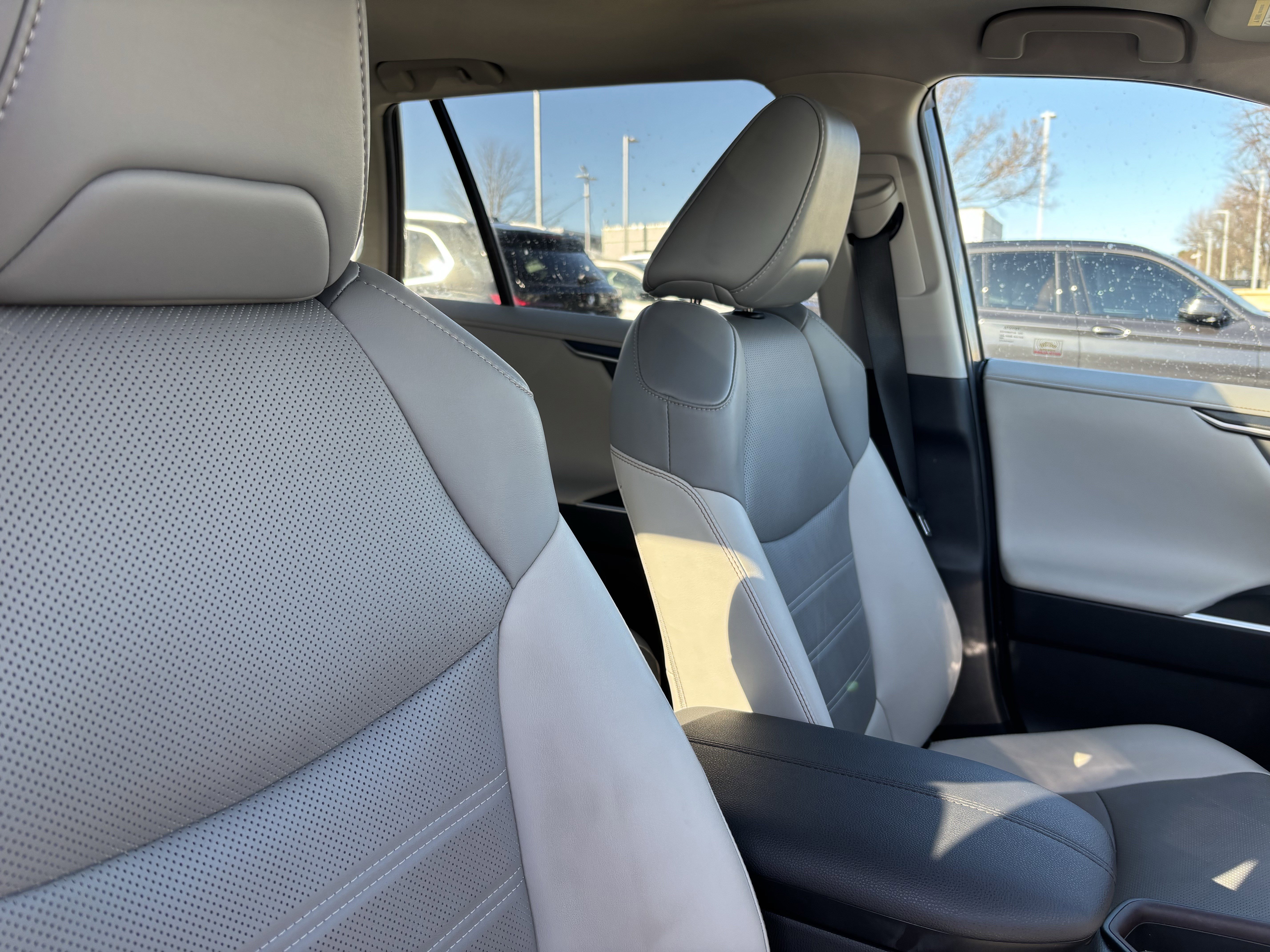 Used 2021 Toyota RAV4 Limited image 35