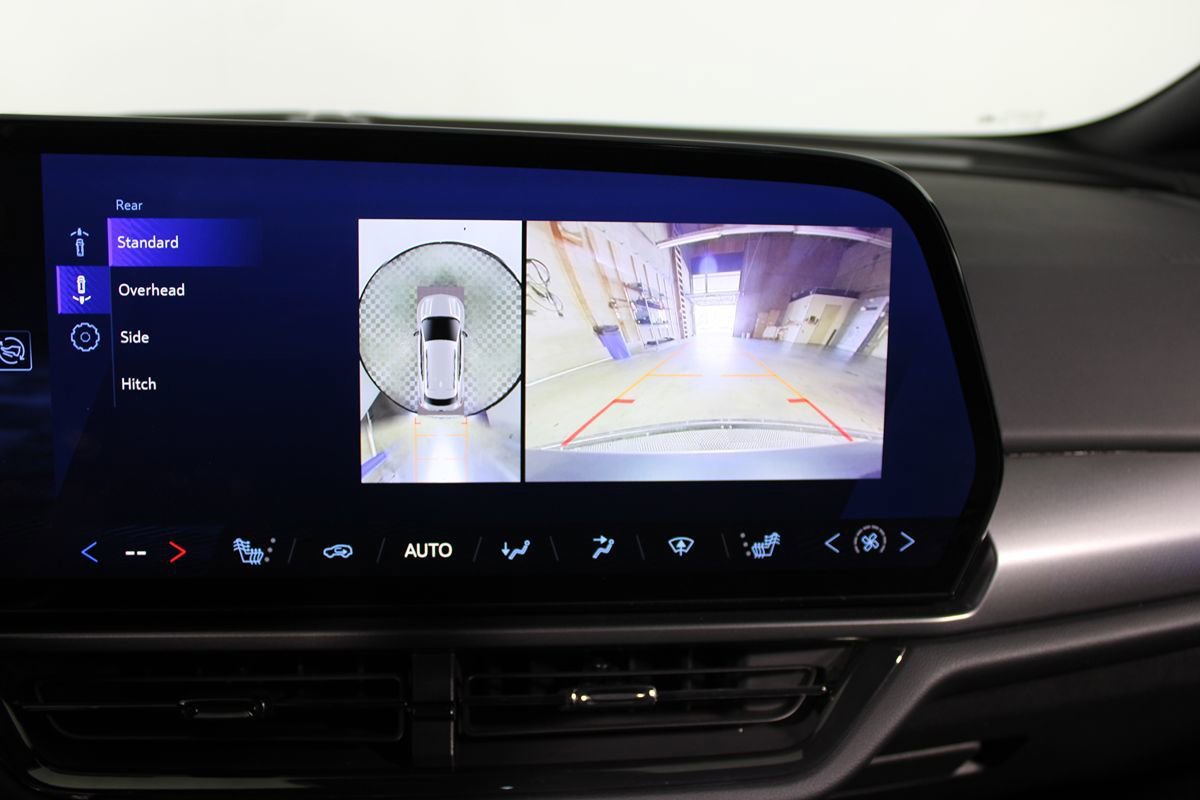 Used 2024 Chevrolet Equinox EV RS FWD image 21