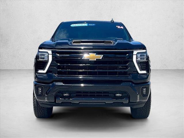 Used 2024 Chevrolet Silverado 2500 High Country w/ Technology Package AWD/4WD image 3