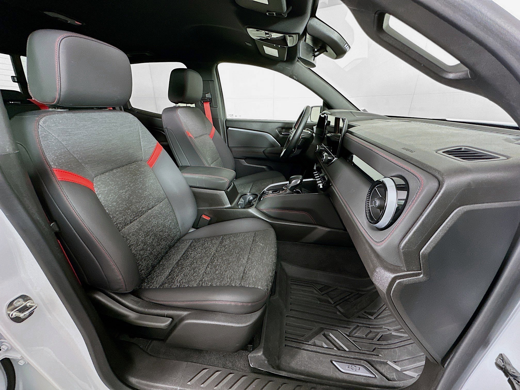 Used 2023 Chevrolet Colorado Z71 w/ Z71 Convenience Package 2 image 31