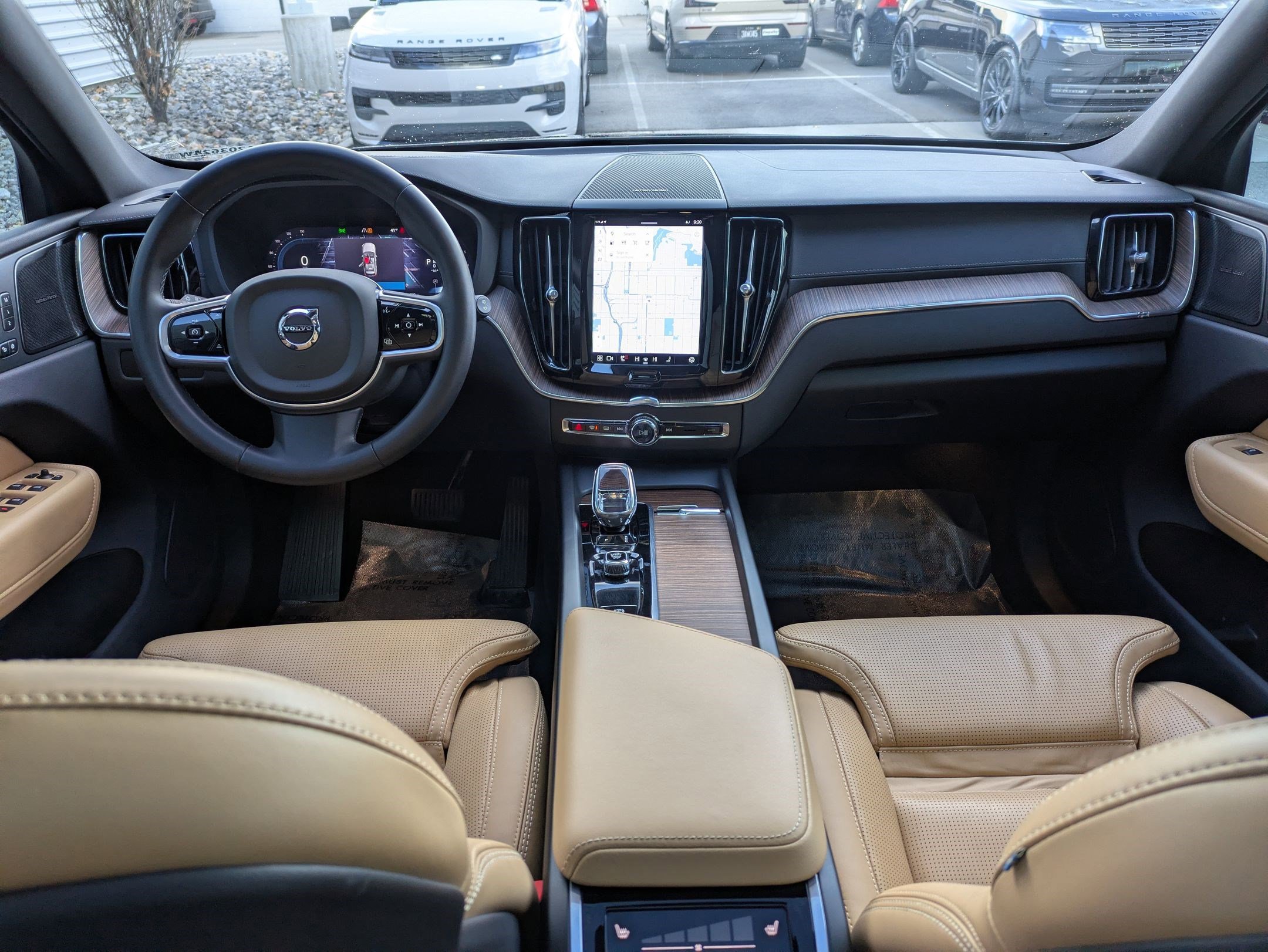 Certified 2023 Volvo XC60 B6 Ultimate w/ Protection Package Premier image 27