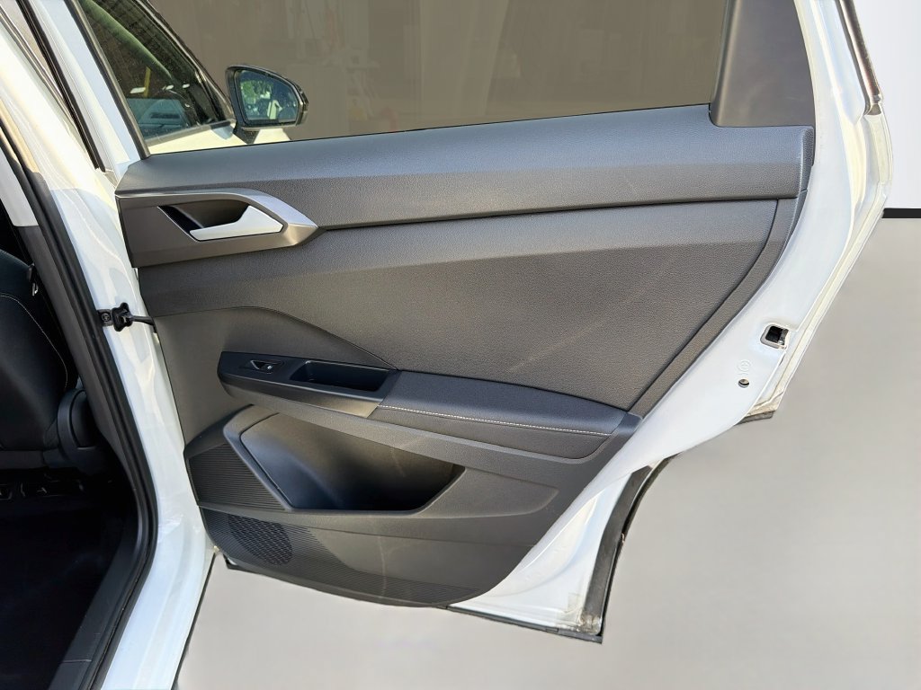 Used 2025 Volkswagen Taos SE FWD image 31