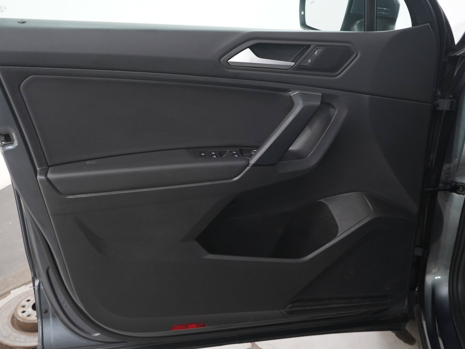 Used 2019 Volkswagen Tiguan SE w/ Panoramic Sunroof Package AWD/4WD image 20