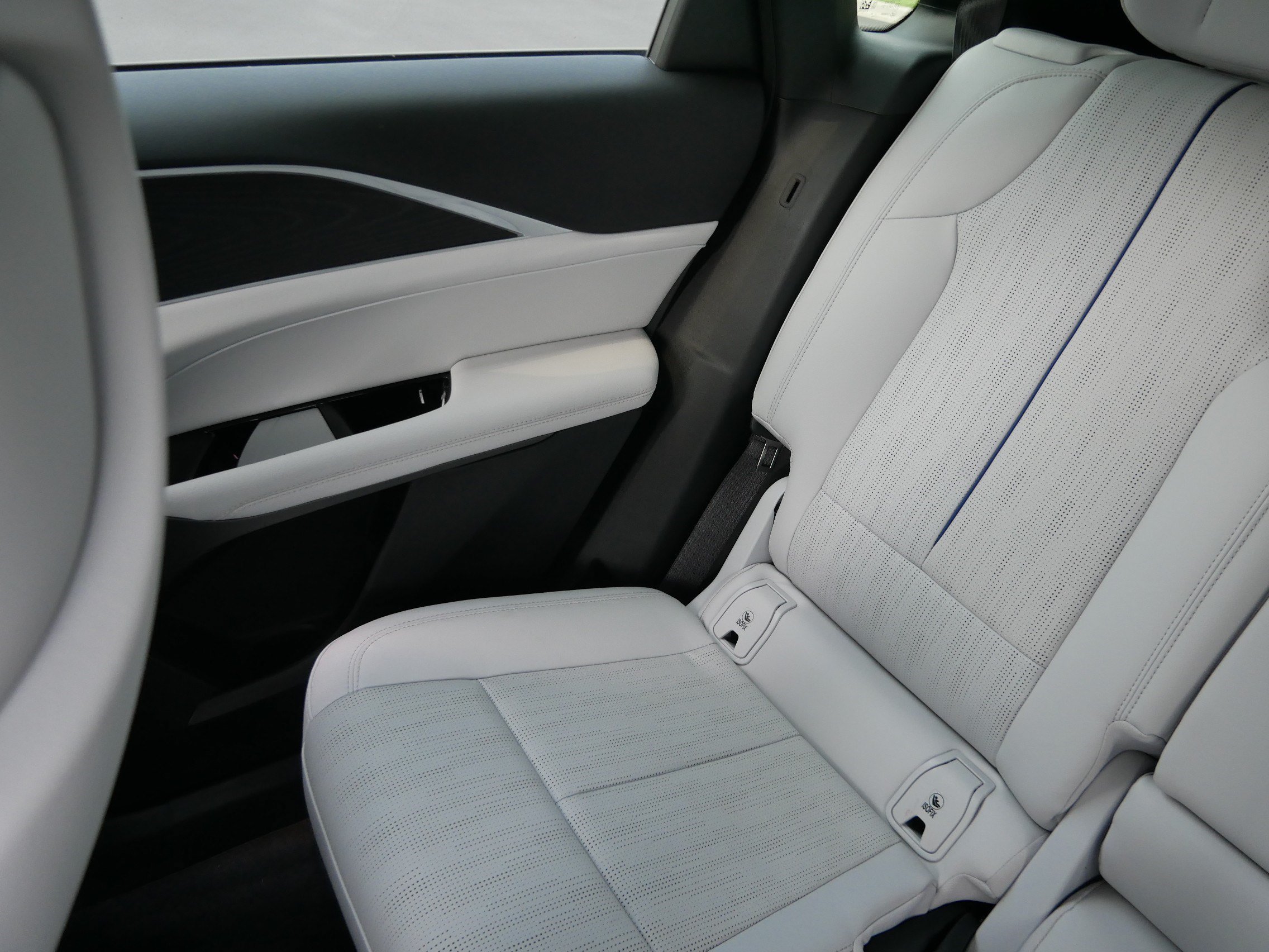 Certified 2024 Cadillac Lyriq Luxury w/ LPO, Floor Liner Package AWD/4WD image 10