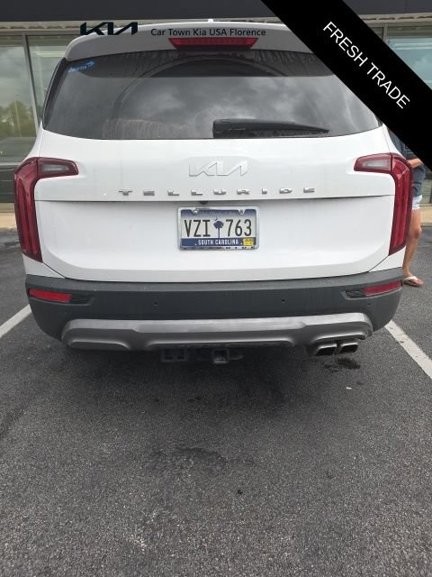 Used 2022 Kia Telluride EX w/ EX Premium Package FWD image 3