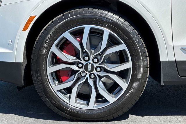 New 2026 Cadillac XT5 Sportv w/ LPO, Floor Liner Package AWD/4WD image 26